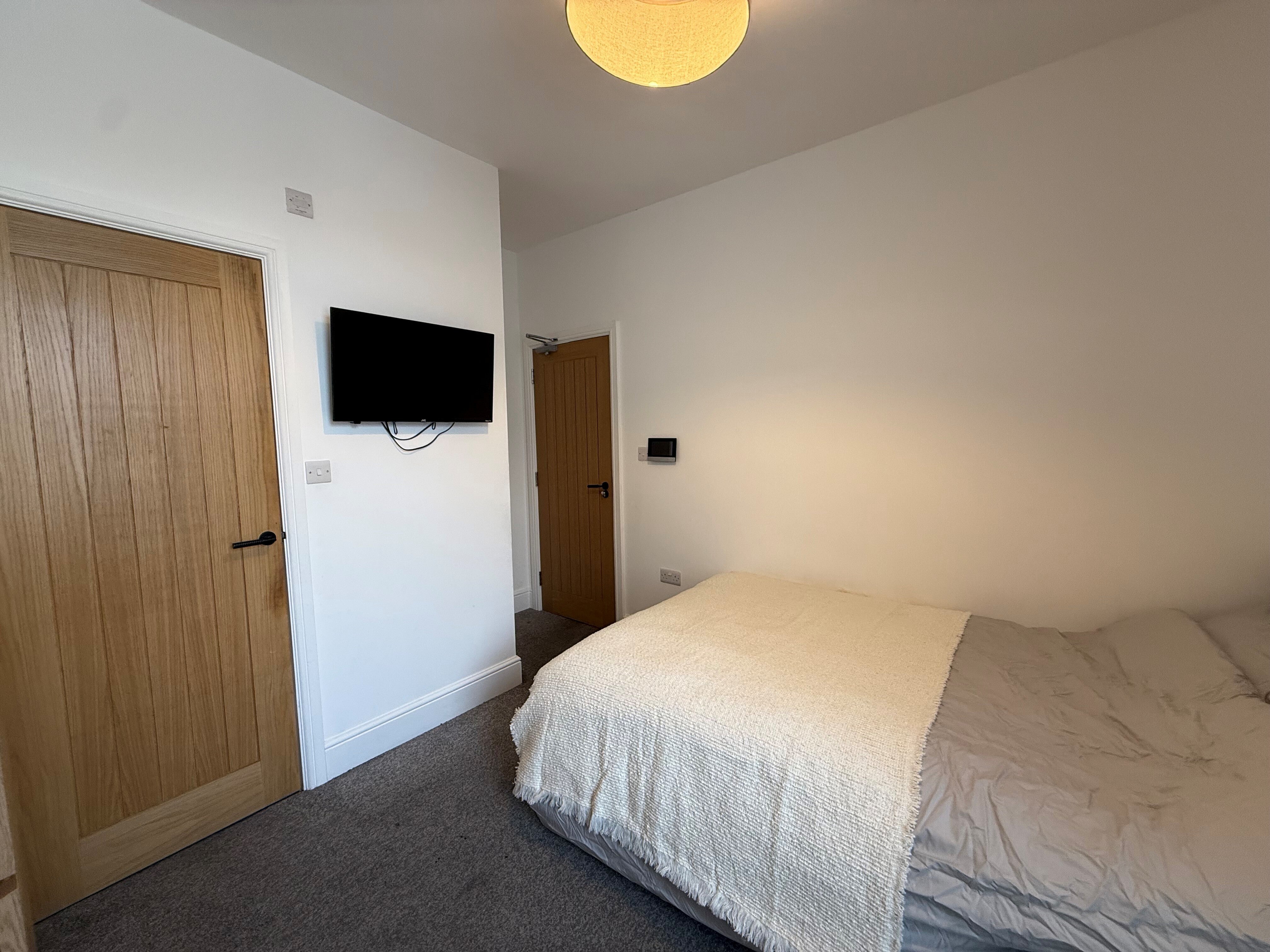 Room West Hill Drive in Mansfield Woodhouse