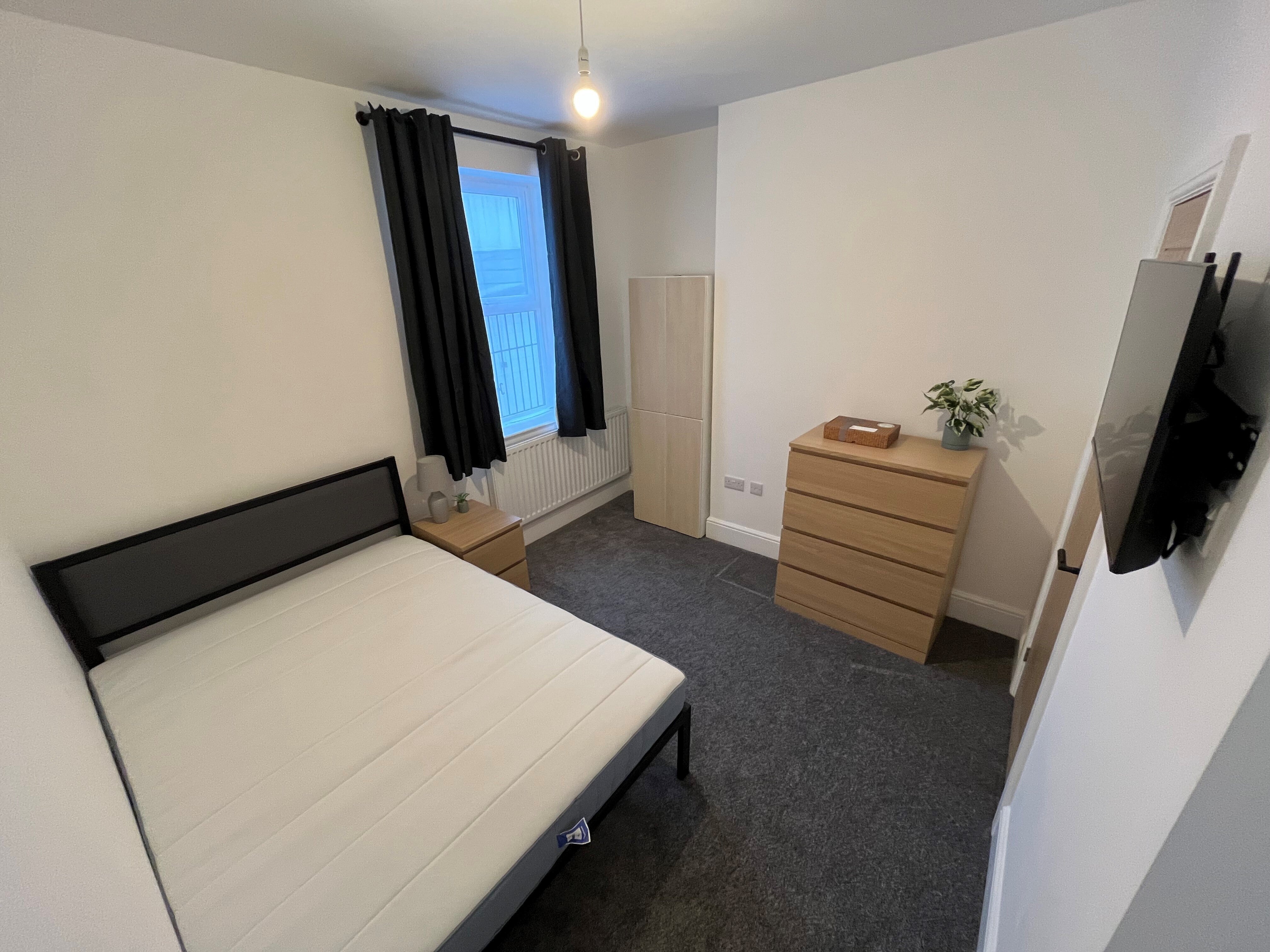Room West Hill Drive in Mansfield Woodhouse