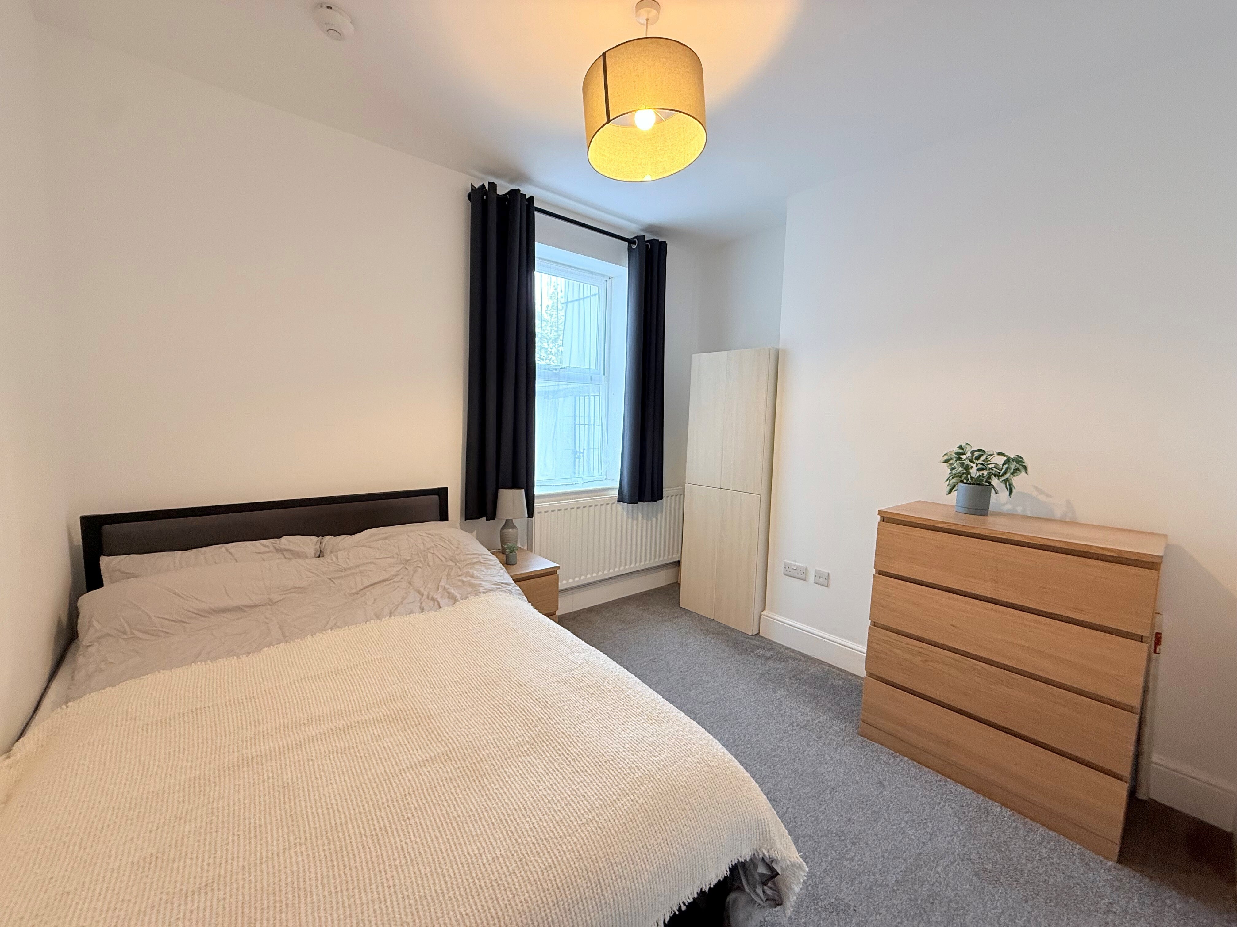 Room West Hill Drive in Mansfield Woodhouse