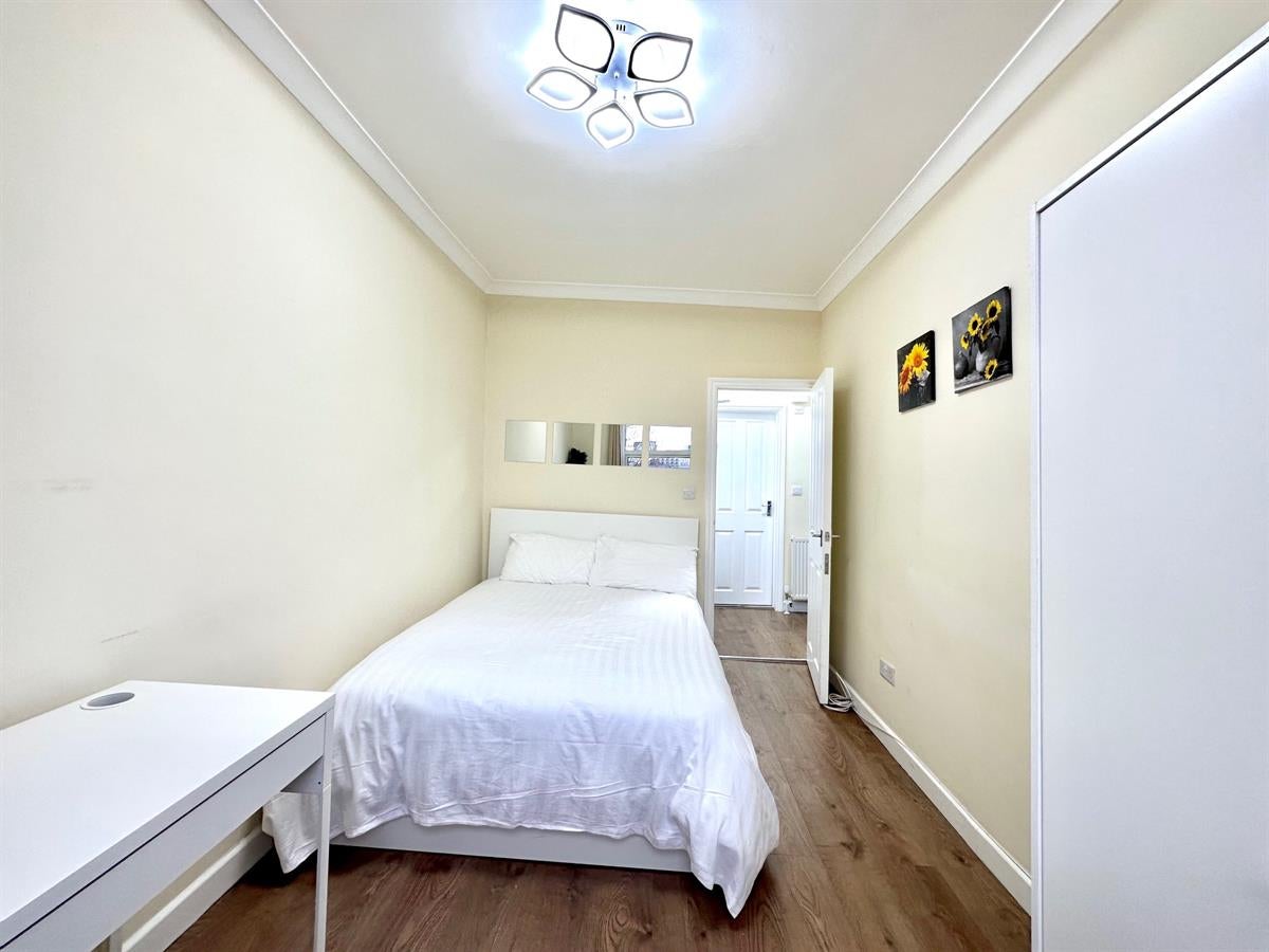 Flat Eversholt Street in Greater London