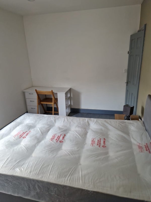 Room Pearson Street in Liverpool