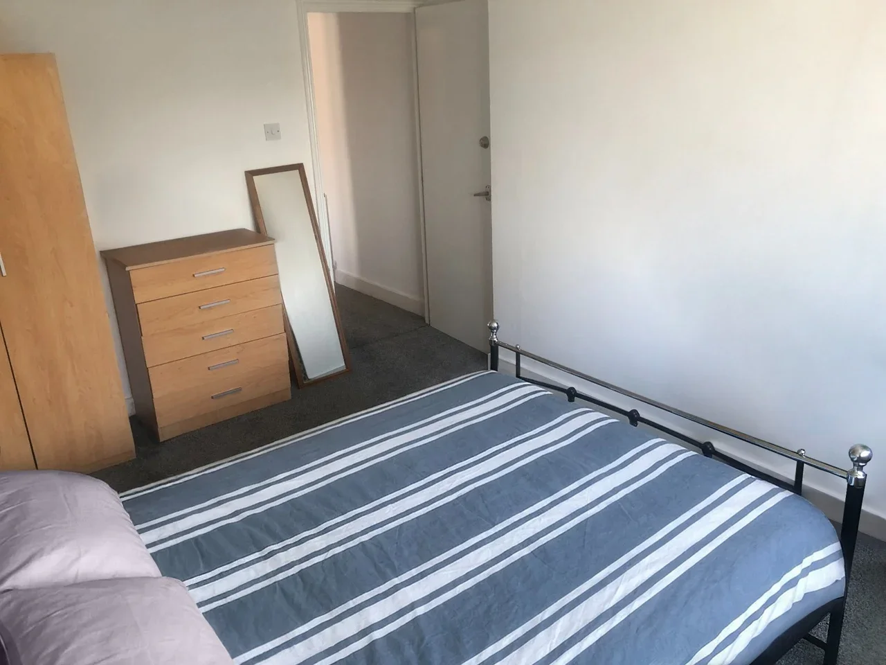 Room Wightman Road in Greater London
