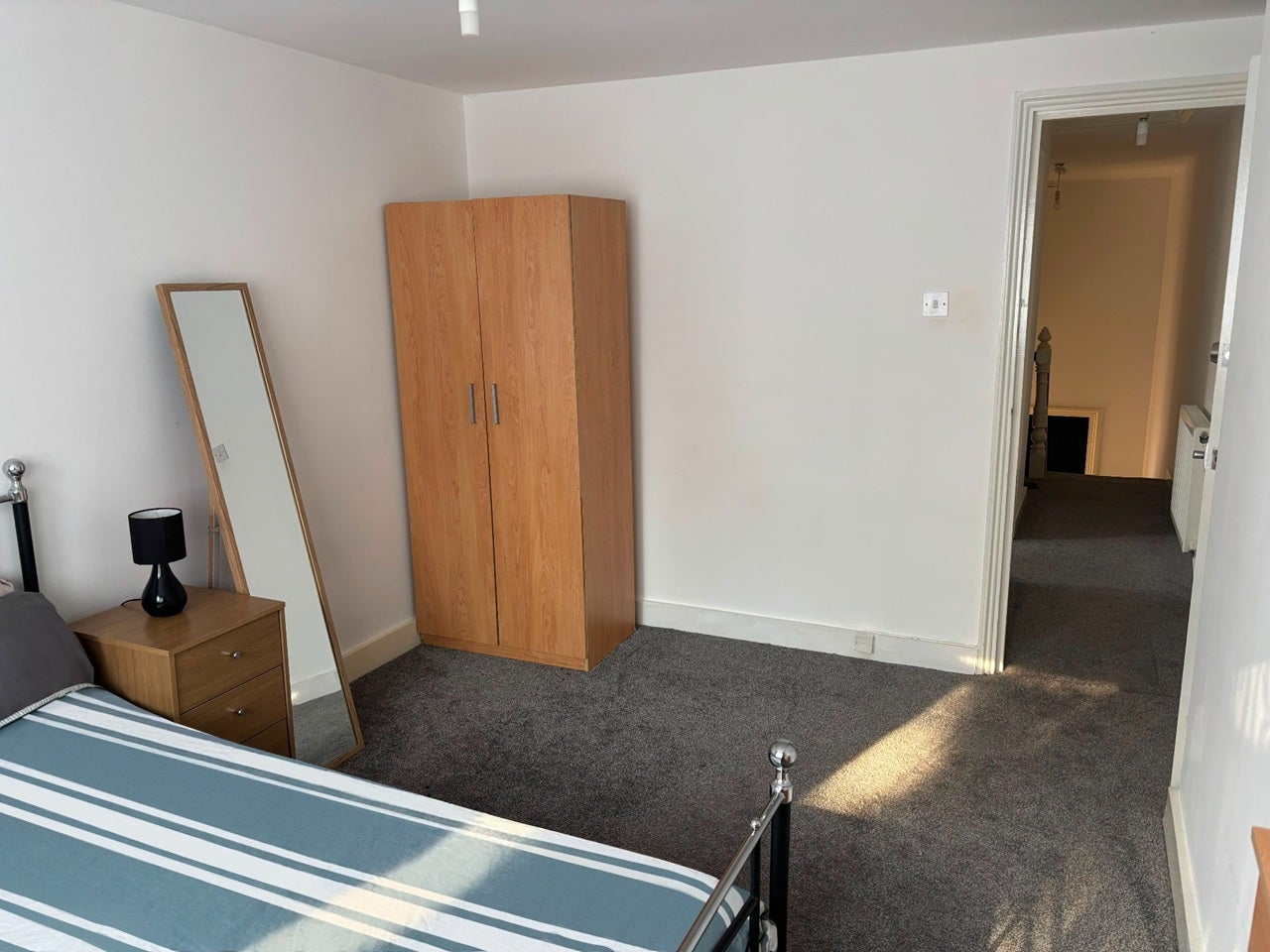 Room Wightman Road in Greater London