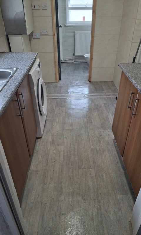 Room Burton Road in Coseley