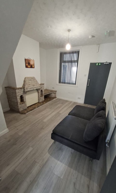 Room Burton Road in Coseley