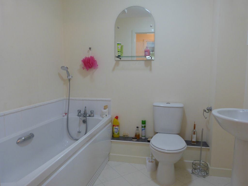 Flat Vicarage Lane in Highworth