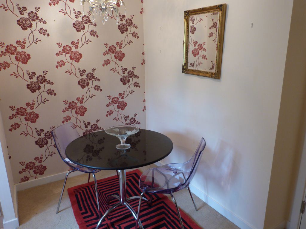 Flat Vicarage Lane in Highworth