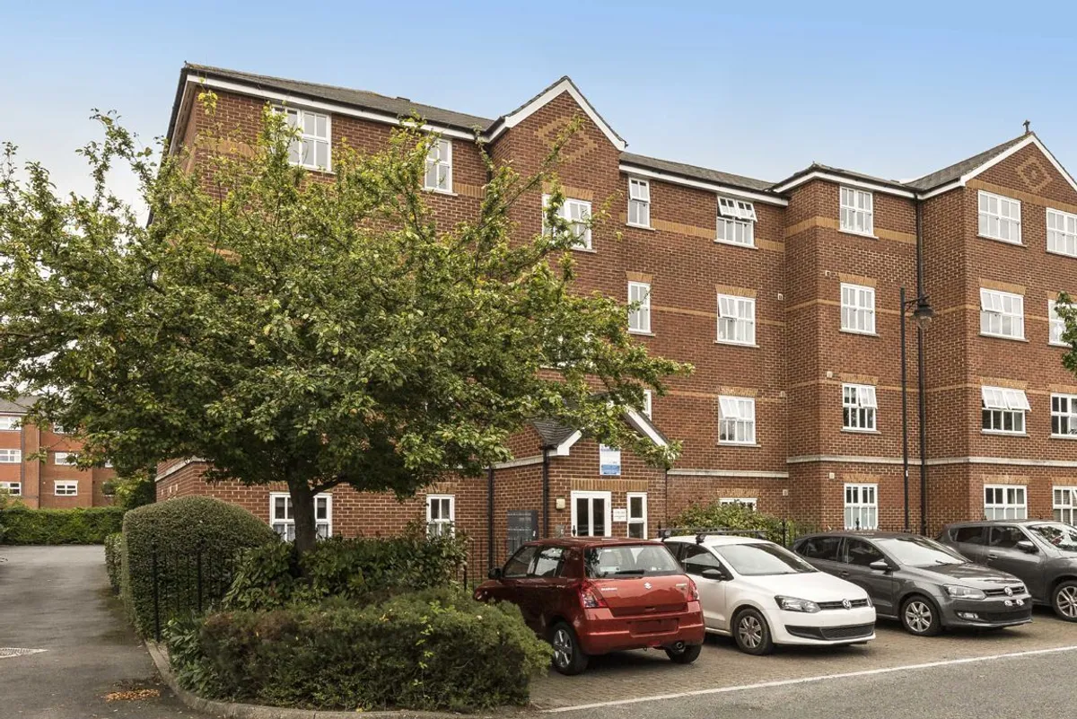 Flat Massingberd Way in Greater London