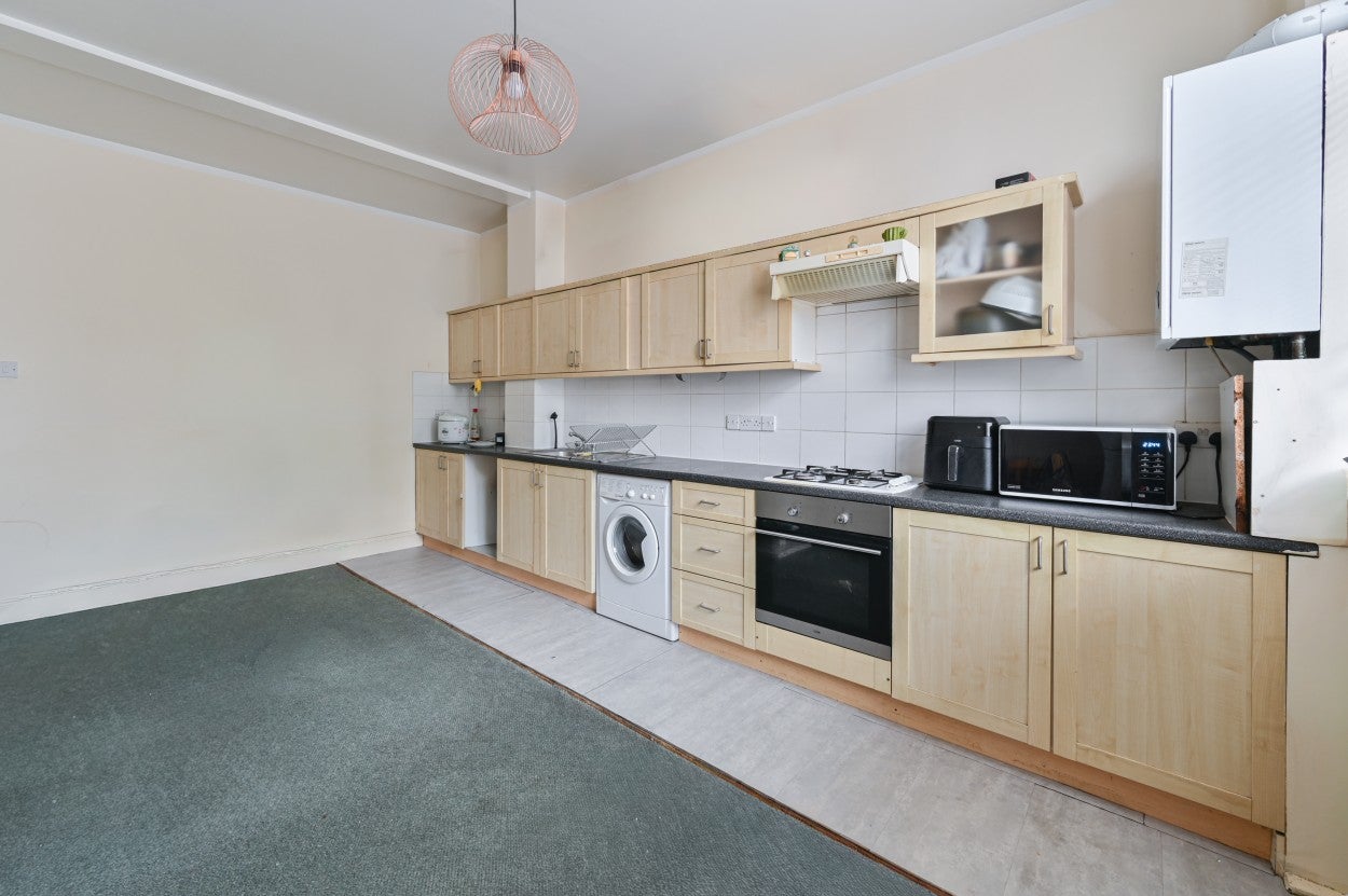Flat Lewisham Way in Greater London