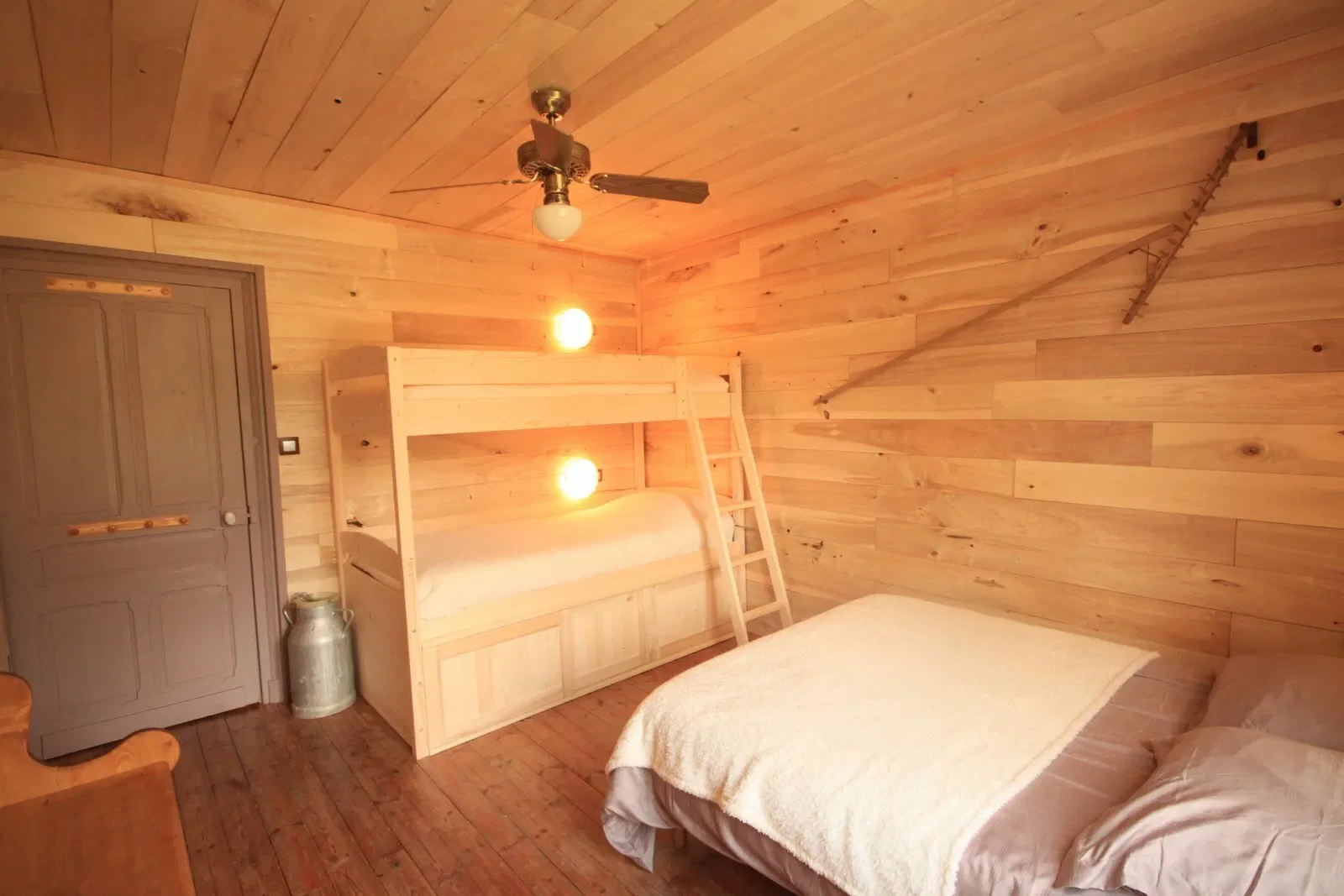 Room Route du Châtaignier in Anlhiac