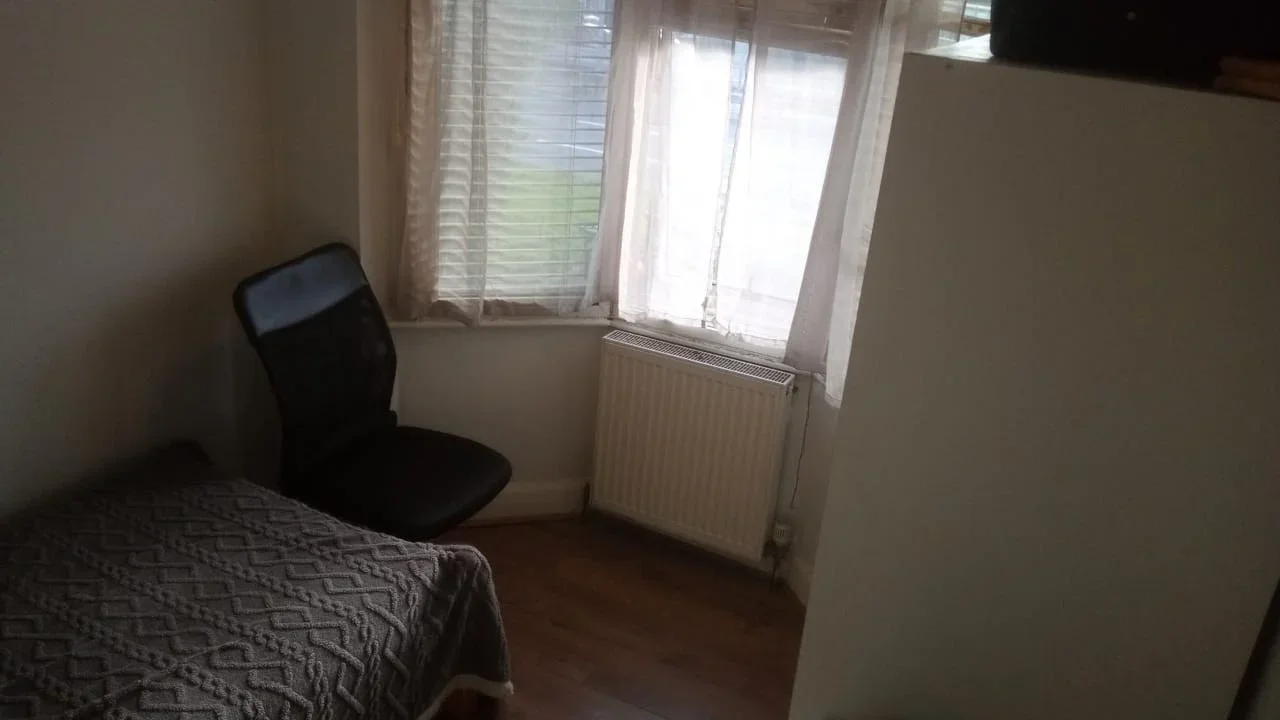 Room Page Street in Greater London