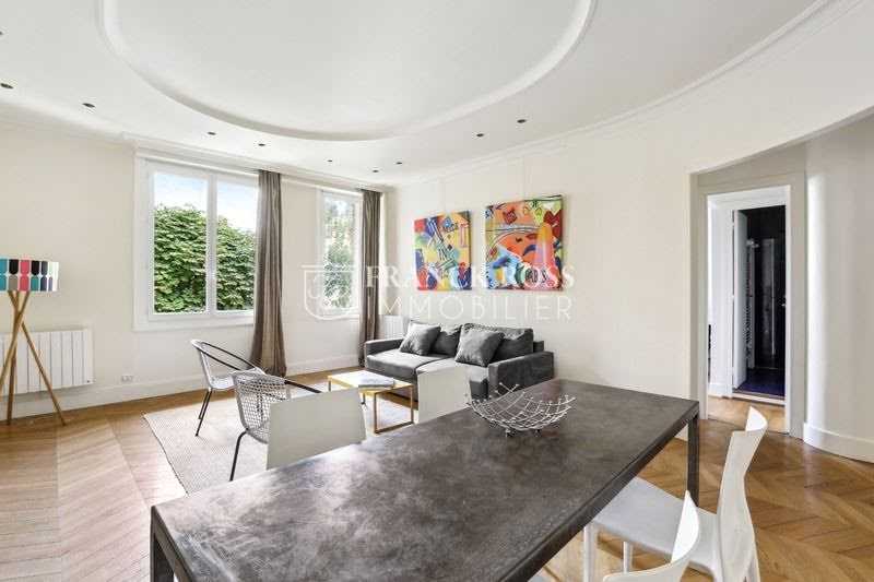 Appartement Rue des Belles Feuilles à Paris