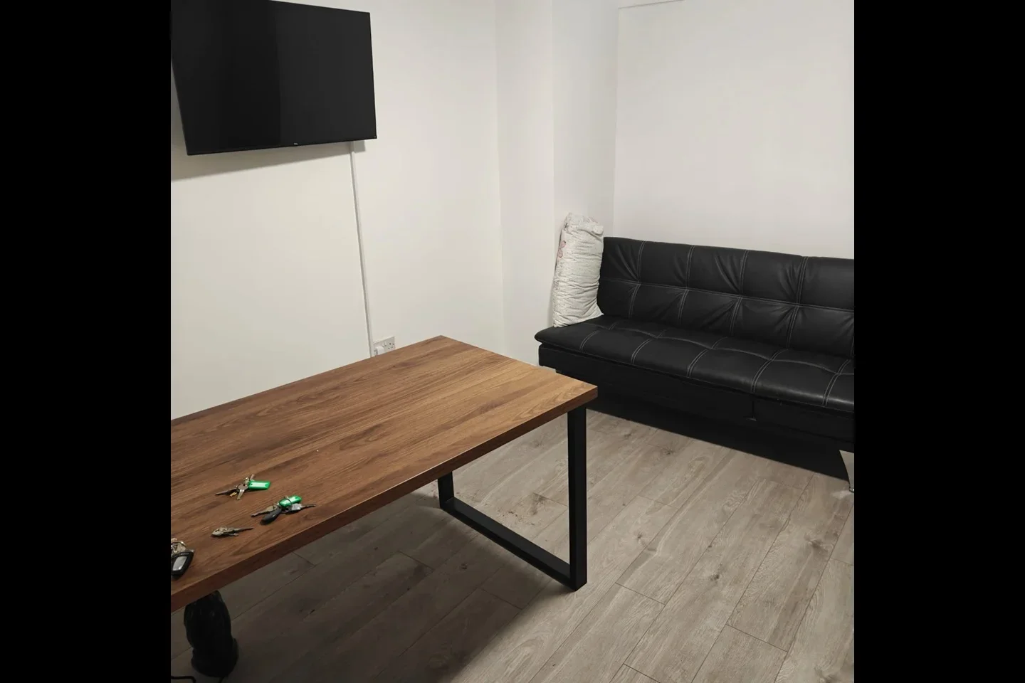Room Wheatash Road in Borough of Runnymede