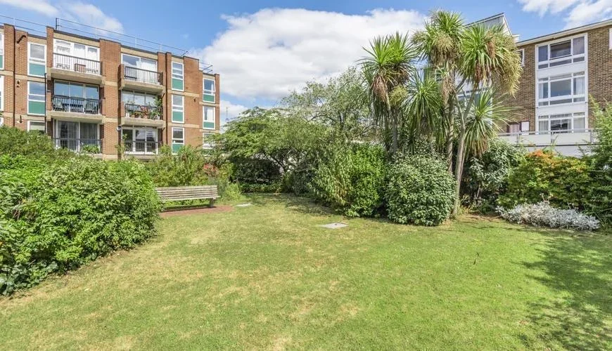 Flat Wincott Street in Greater London
