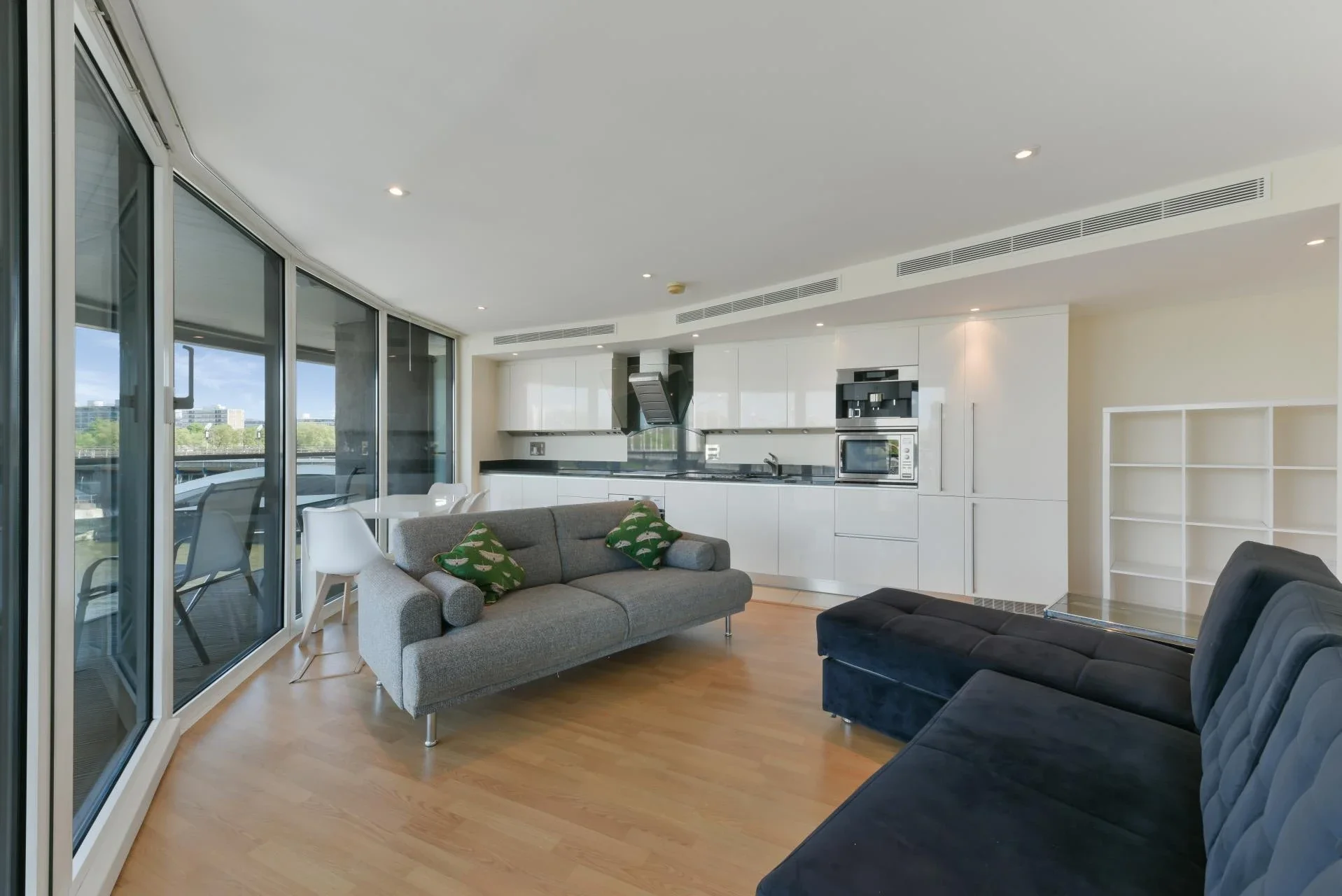 Flat Queenstown Road in Greater London
