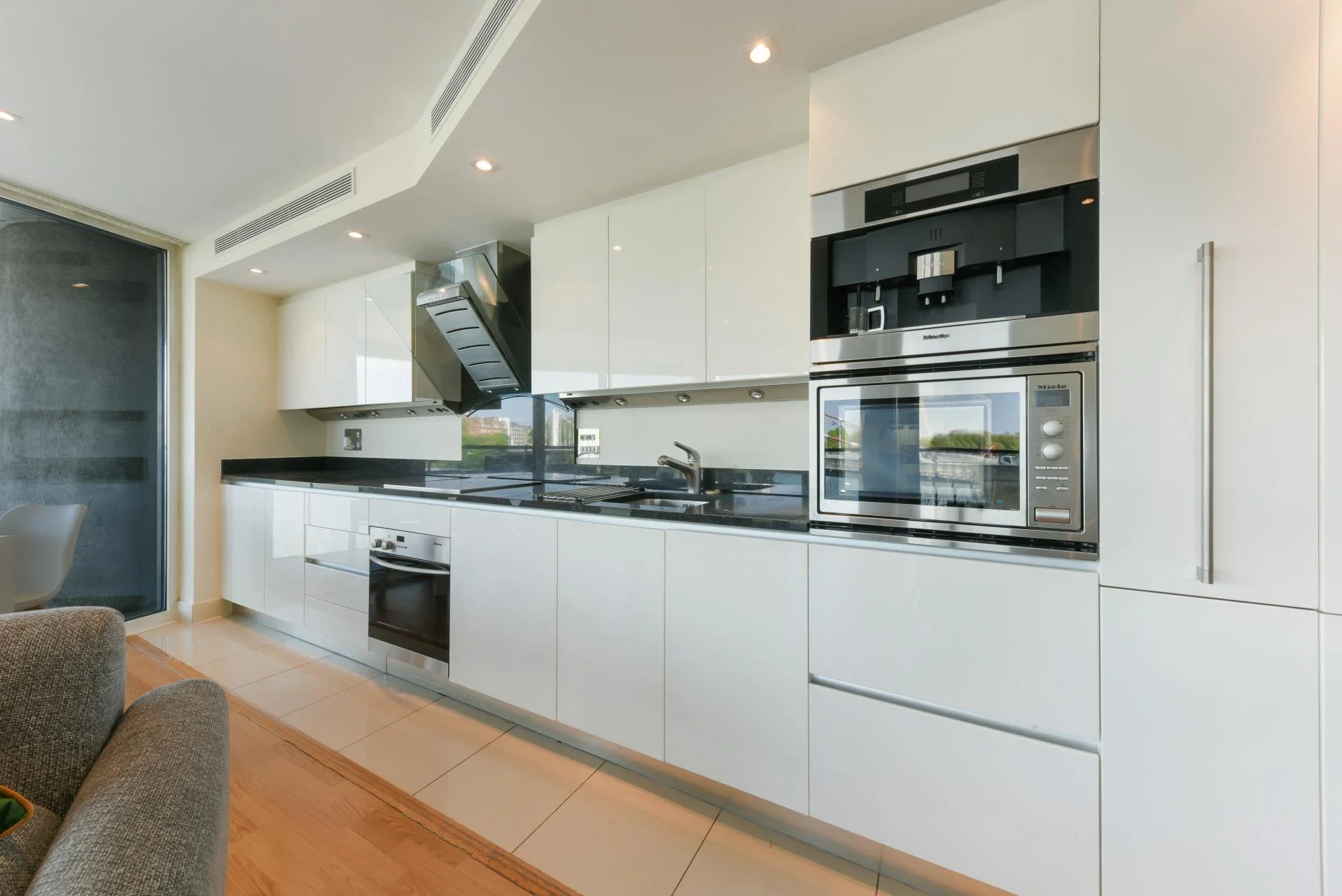 Flat Queenstown Road in Greater London