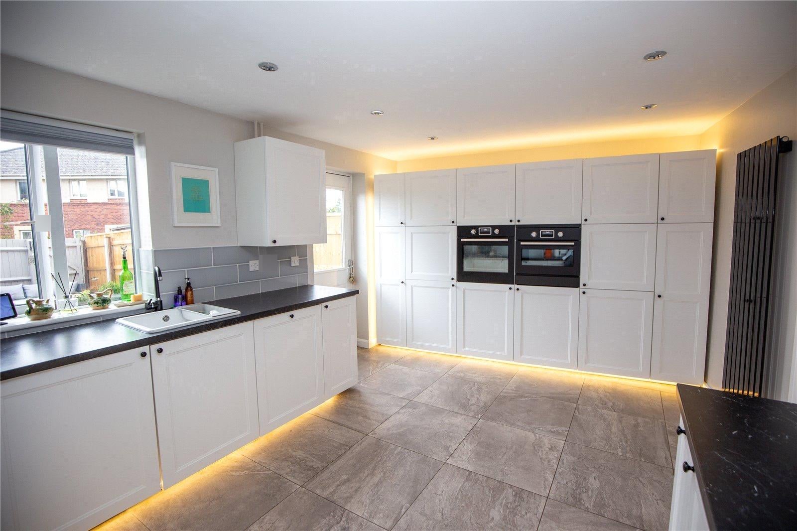 Flat Sheridan Road in Bristol