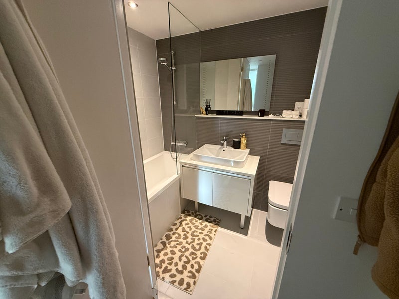 Room Allgood Street in Greater London