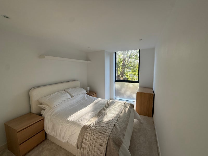 Room Allgood Street in Greater London