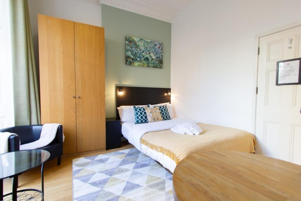 Flat Cartwright Gardens in Greater London