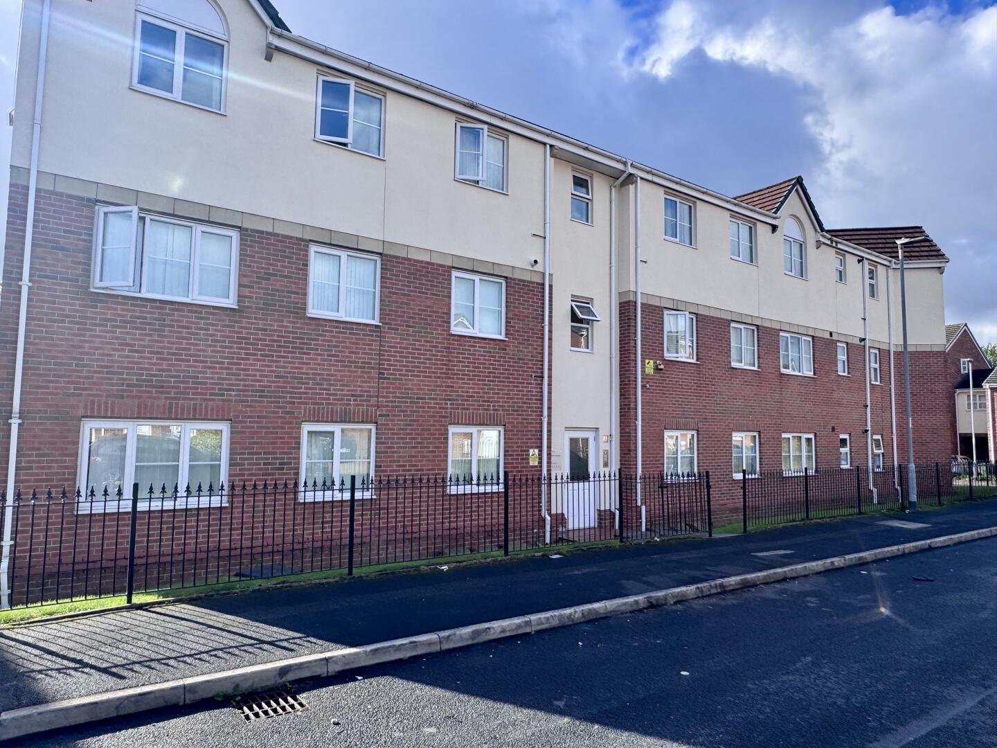 Flat Blueberry Avenue in Manchester