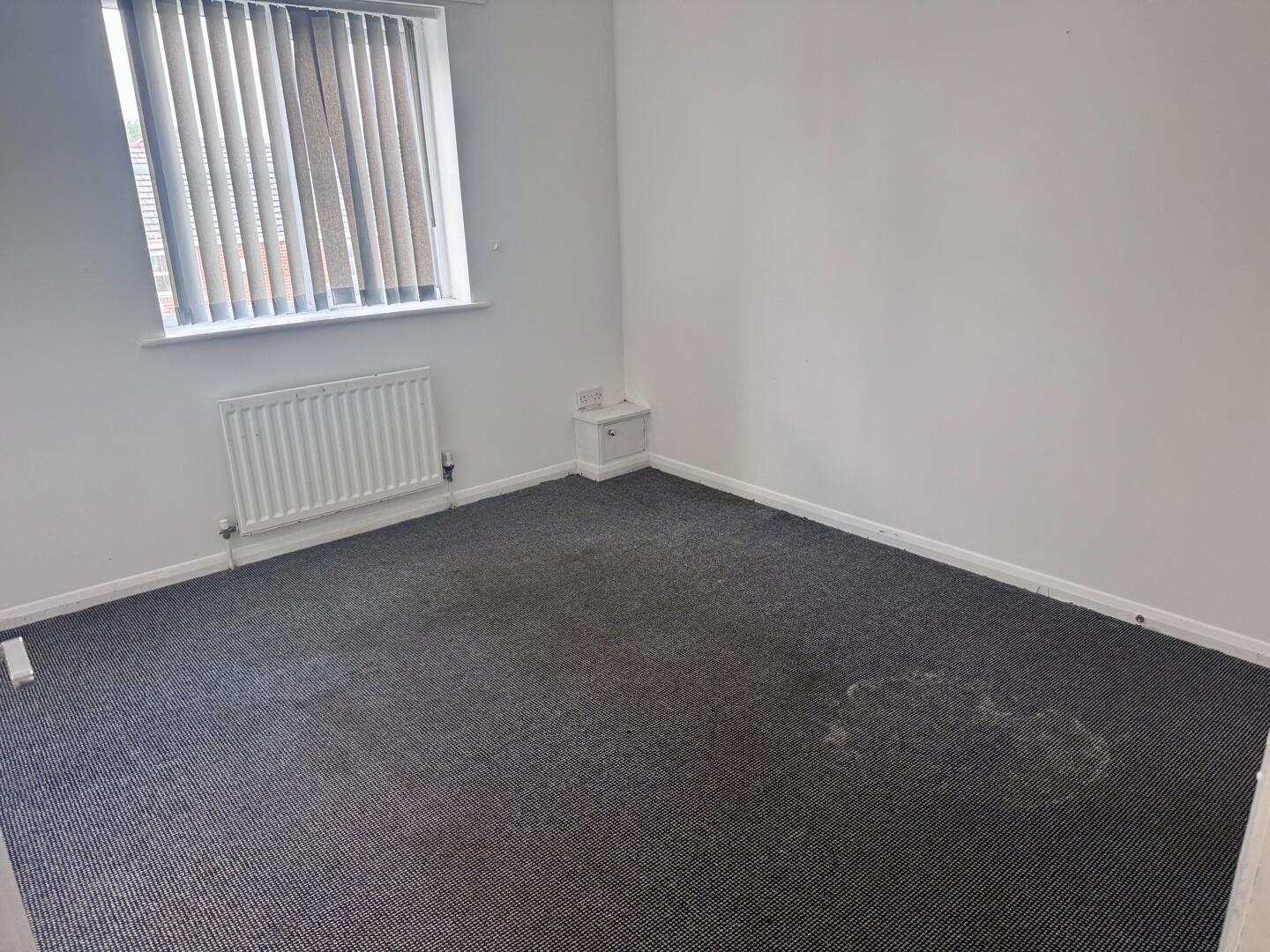 Flat Blueberry Avenue in Manchester