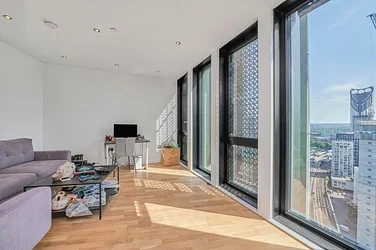 Flat Newington Causeway in London