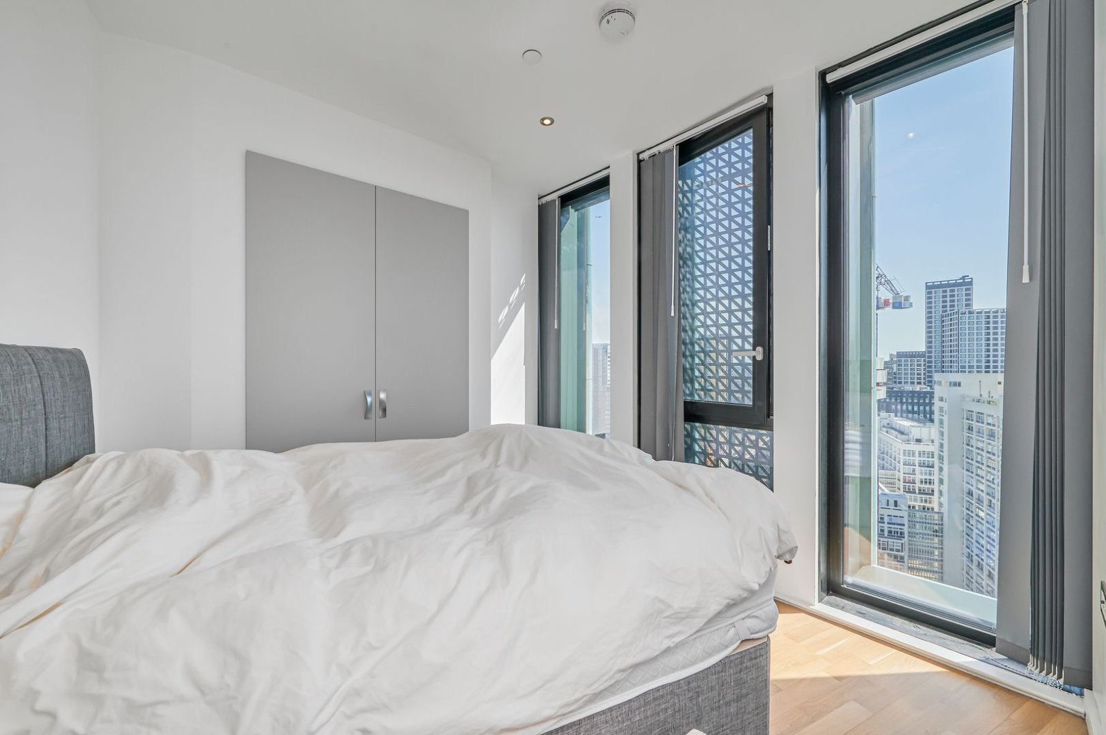 Flat Newington Causeway in London