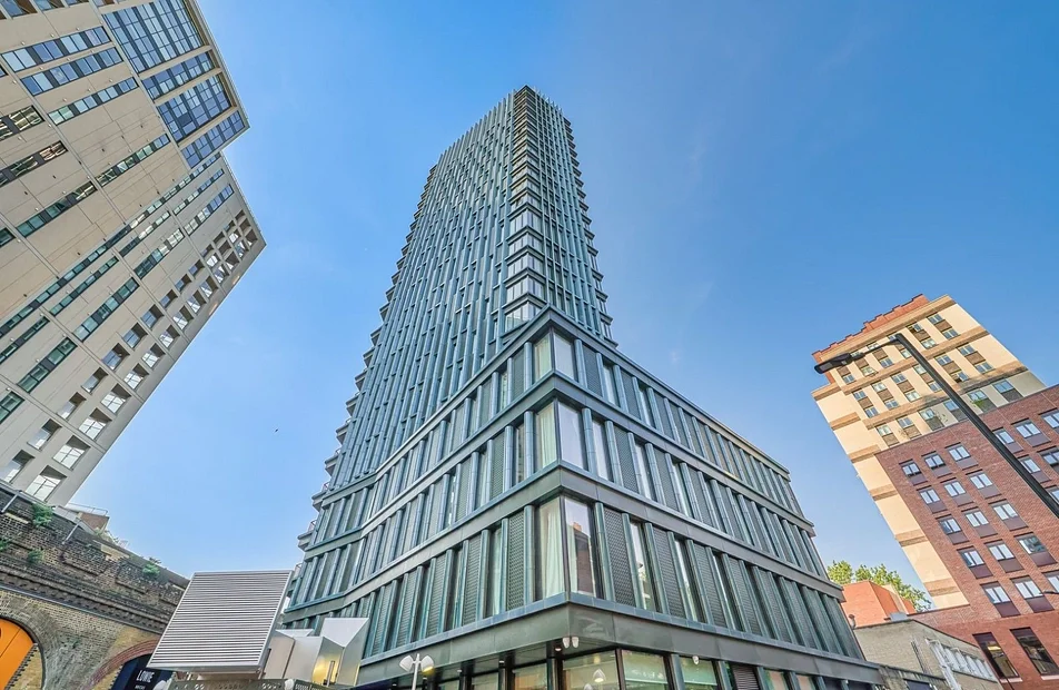 Flat Newington Causeway in London