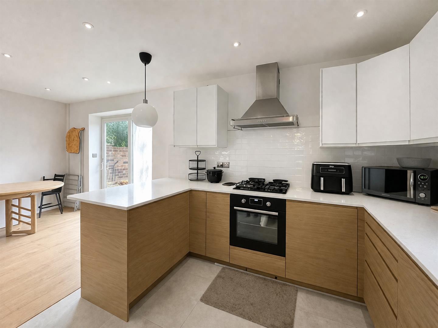 Room Lela Avenue in Greater London