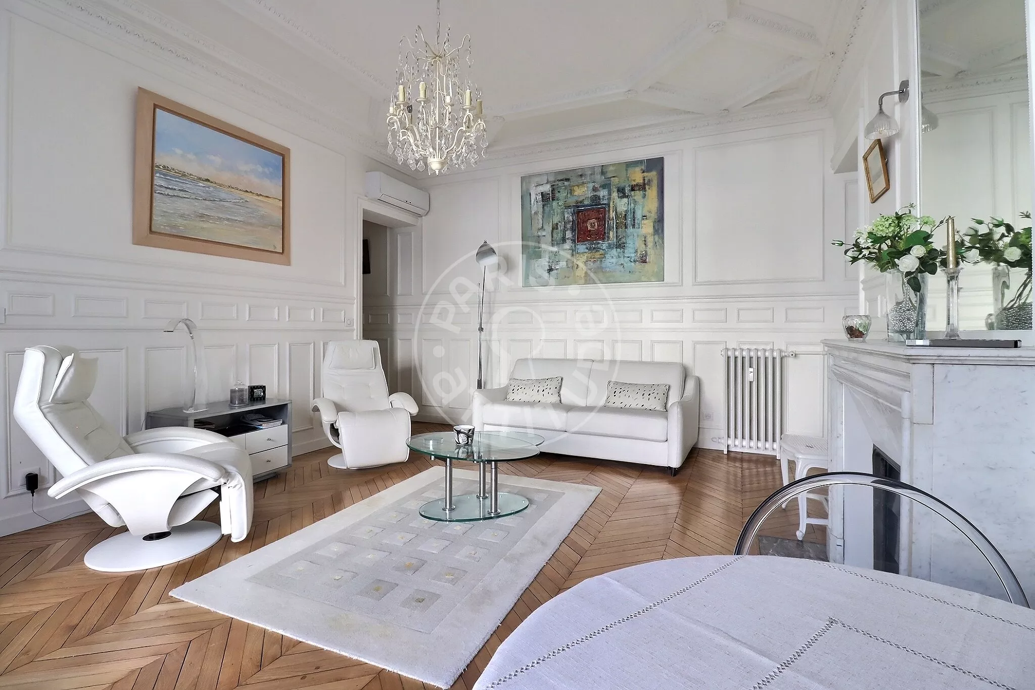 Flat Rue Villaret de Joyeuse in Paris