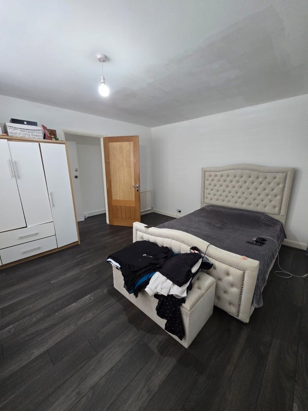 Flat New Road in Greater London