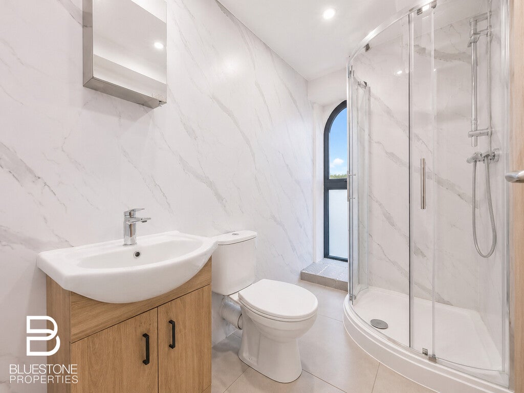 Flat Beddington Gardens in Greater London