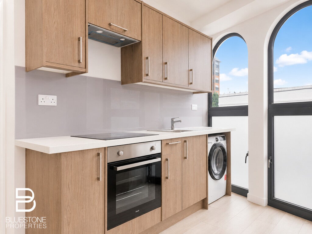 Flat Beddington Gardens in Greater London
