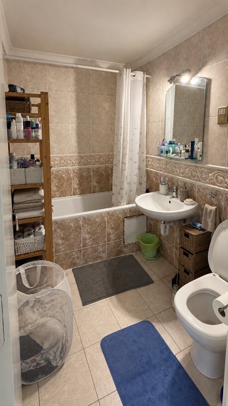 Room South Sea Street in Greater London