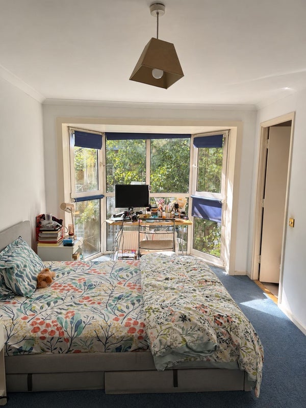Room South Sea Street in Greater London