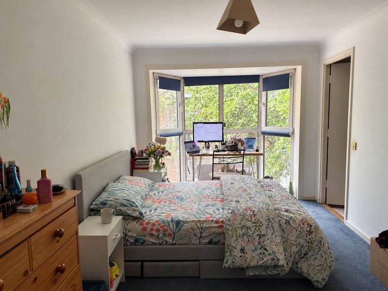 Room South Sea Street in Greater London