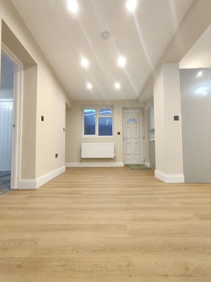 Flat Northborough Road in Greater London