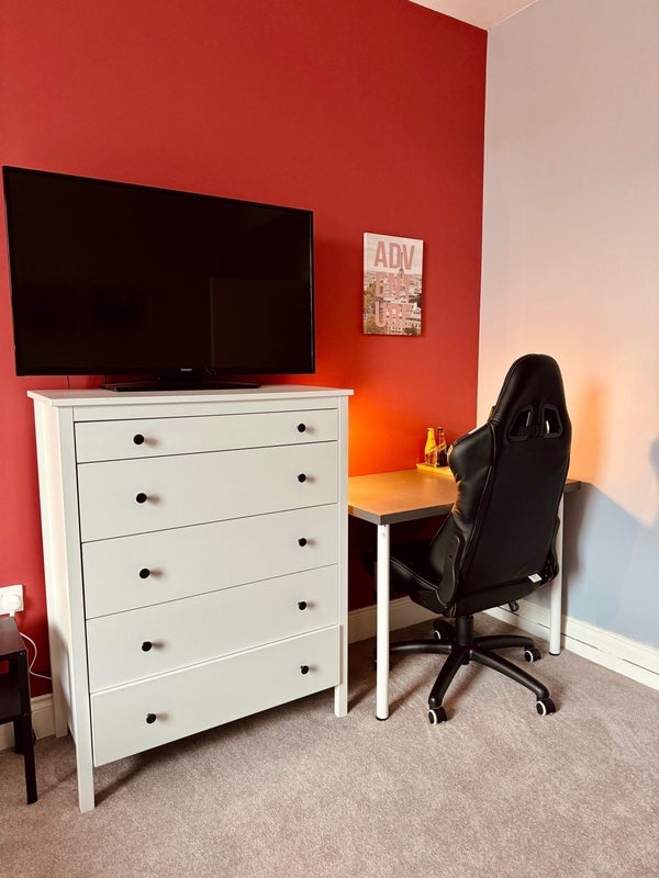 Room Manor Road in Bristol
