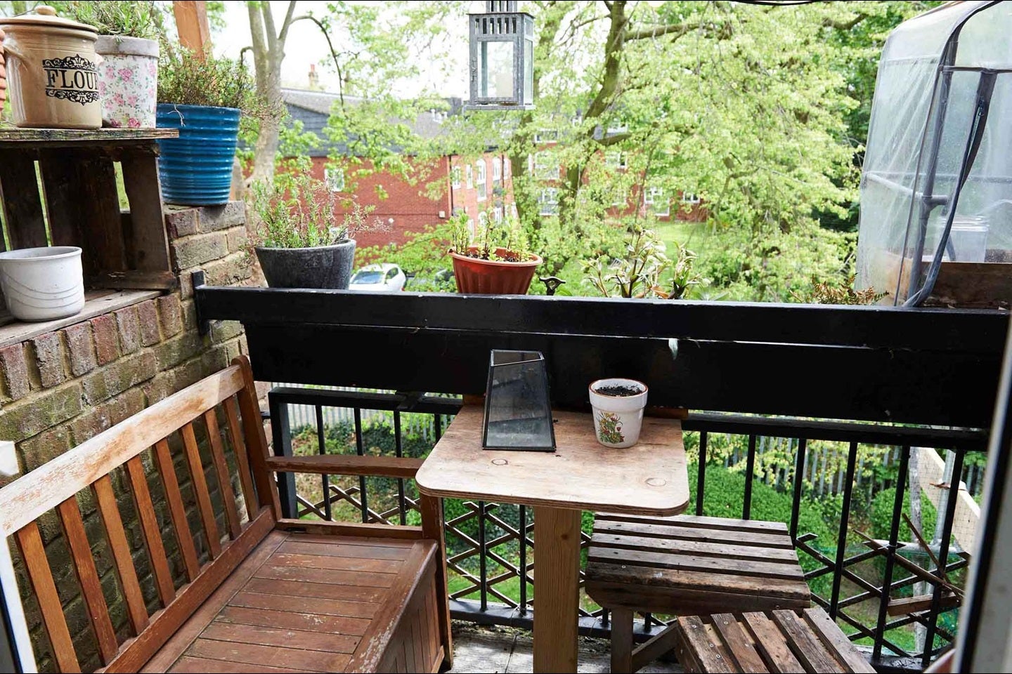Flat Mount Earl Gardens in Greater London