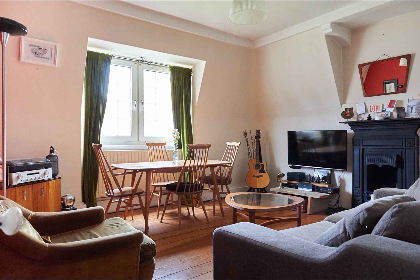 Flat Mount Earl Gardens in Greater London
