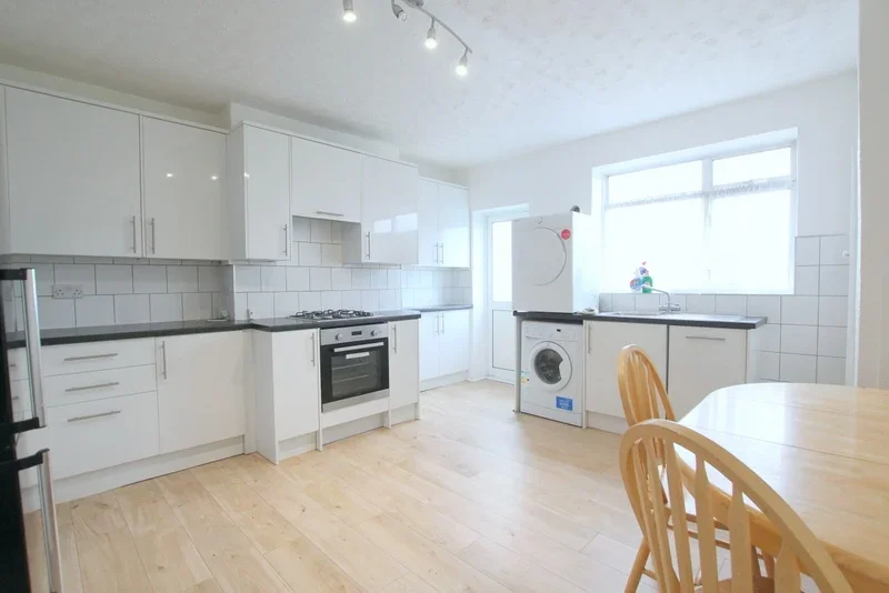 Flat Twickenham Road in Greater London