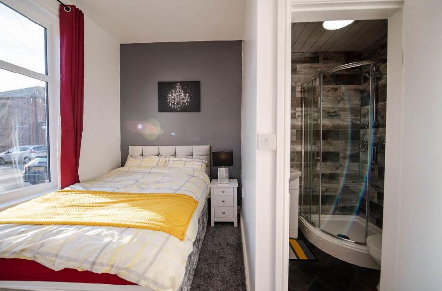 Flat Wilfred Road in Salford