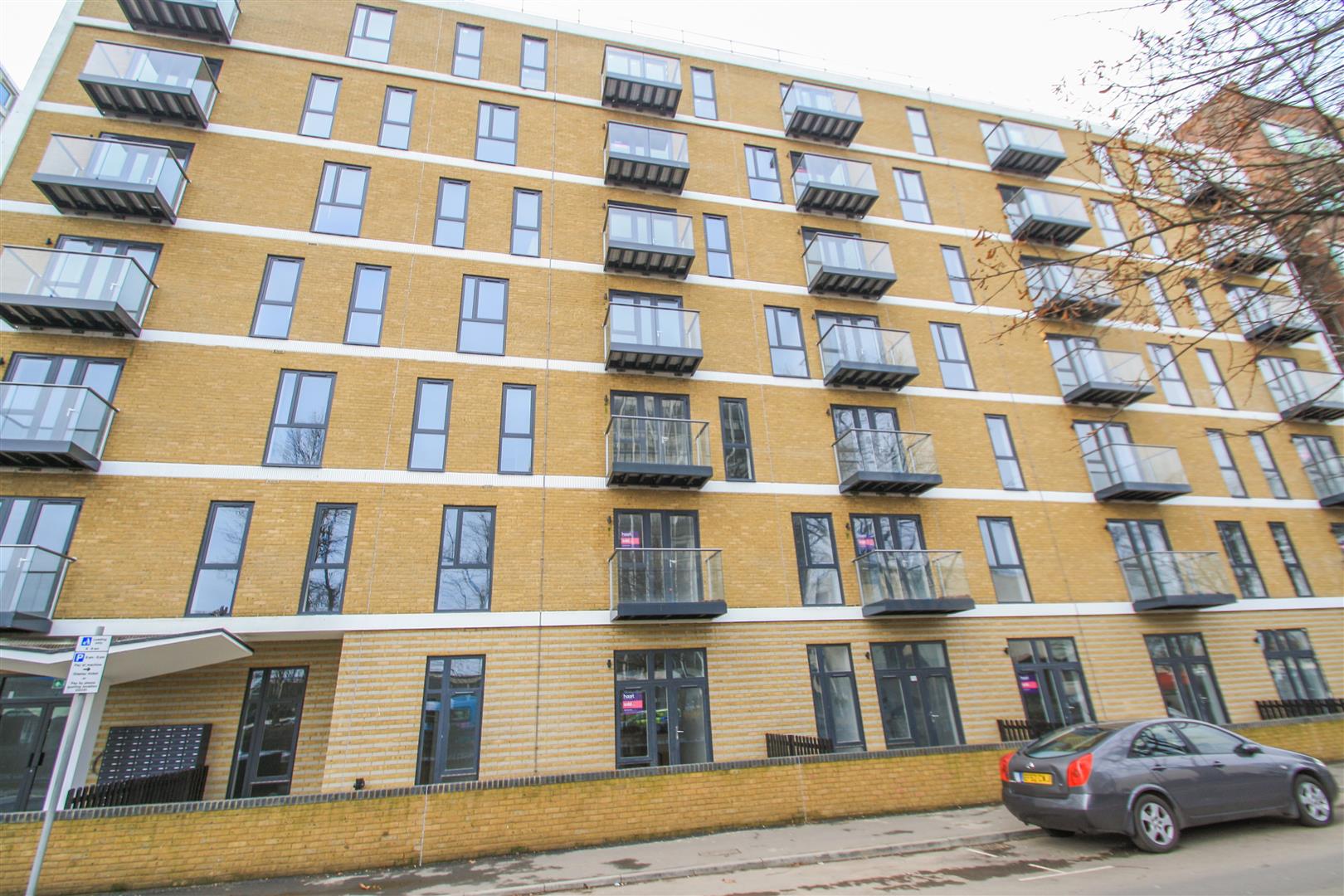 Flat Victoria Avenue in Southend-on-Sea