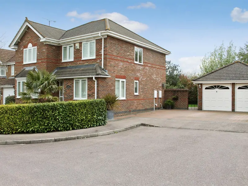 House Baylis Crescent in Mid Sussex