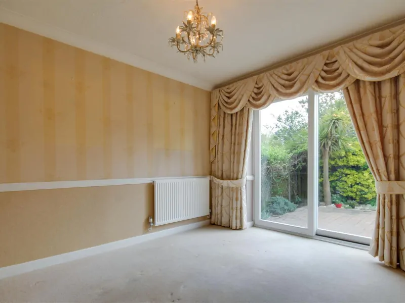 House Baylis Crescent in Mid Sussex