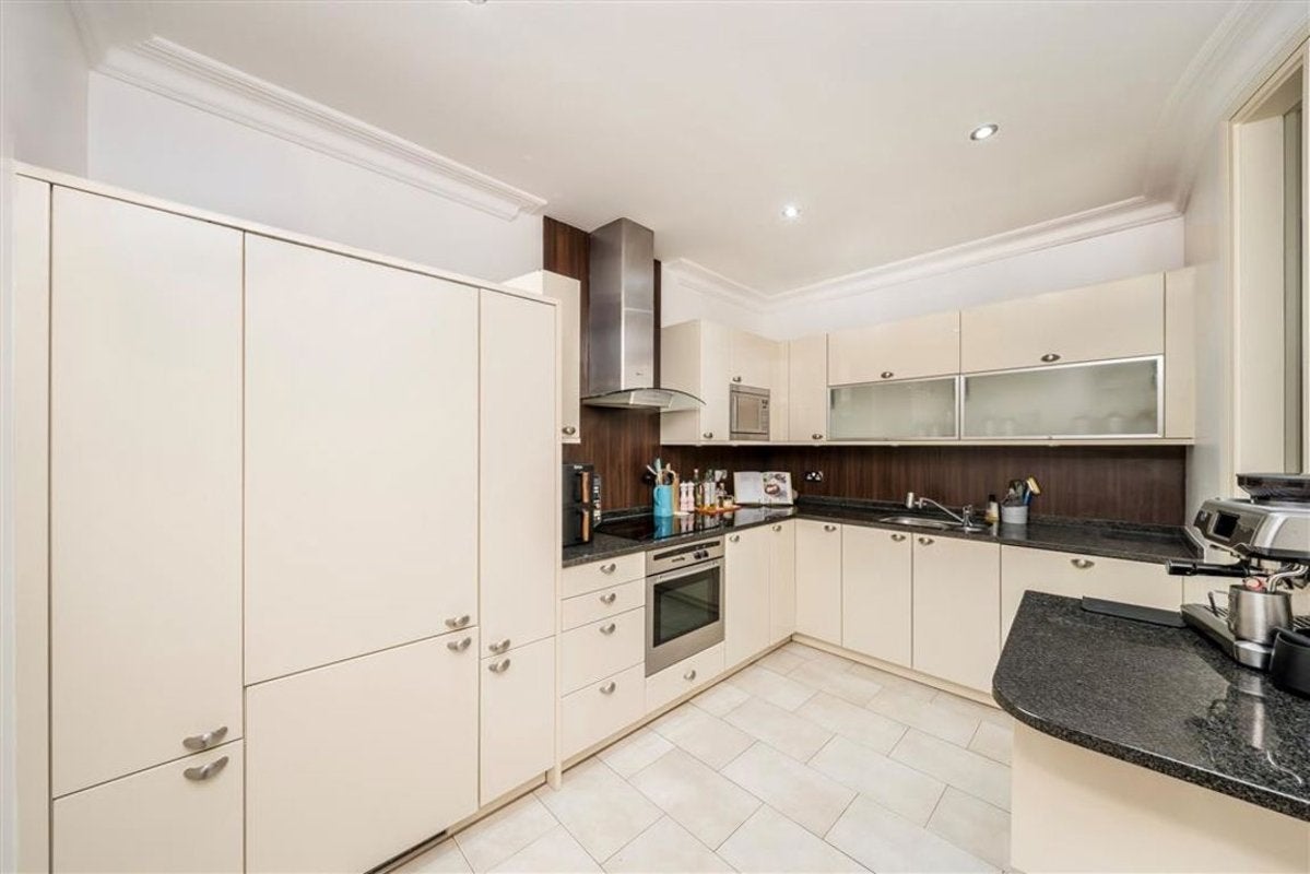 Flat Whitcome Mews in Greater London