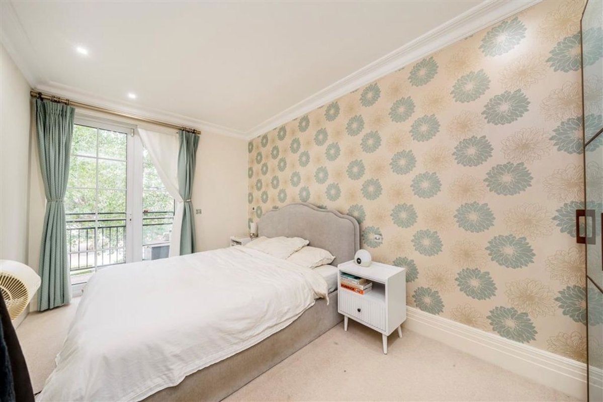 Flat Whitcome Mews in Greater London