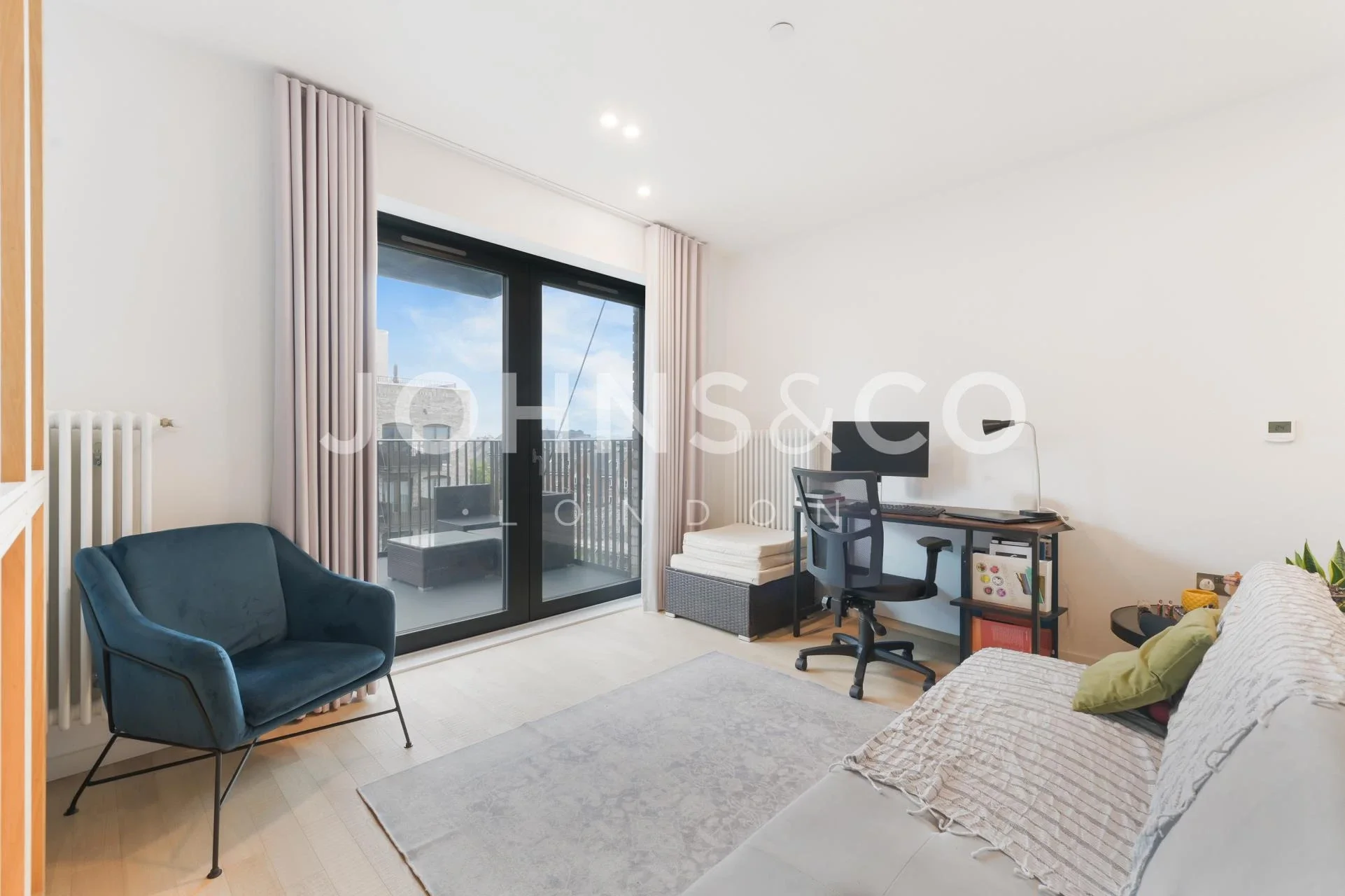 Flat Ronalds Road in Greater London