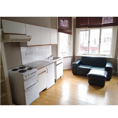 Flat Castletown Road in Greater London